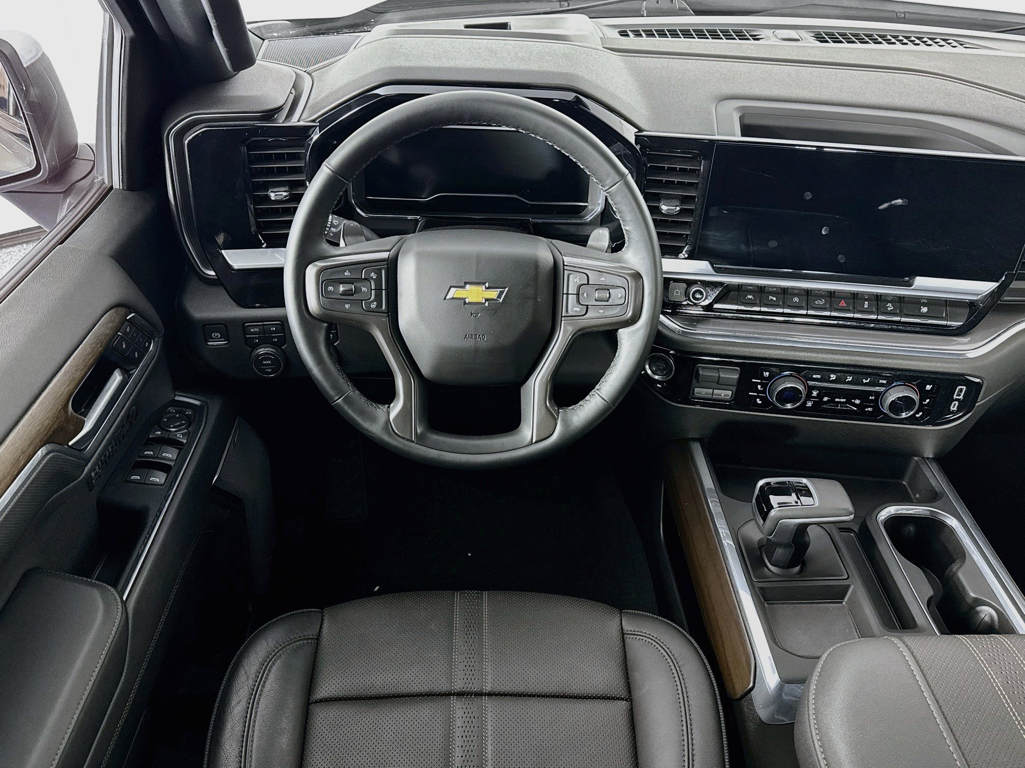 Used 2024 Chevrolet Silverado 1500 High Country w/ Z71 Off-Road Package AWD/4WD image 23