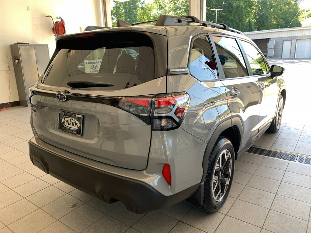 Used 2025 Subaru Forester Premium AWD/4WD image 15