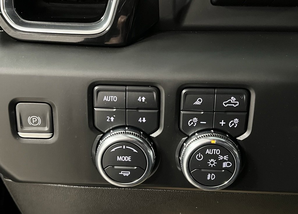 Used 2024 GMC Sierra 3500 Denali w/ Denali Reserve Package image 36