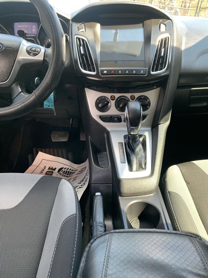 Used 2014 Ford Focus SE w/ SE Sport Package image 11
