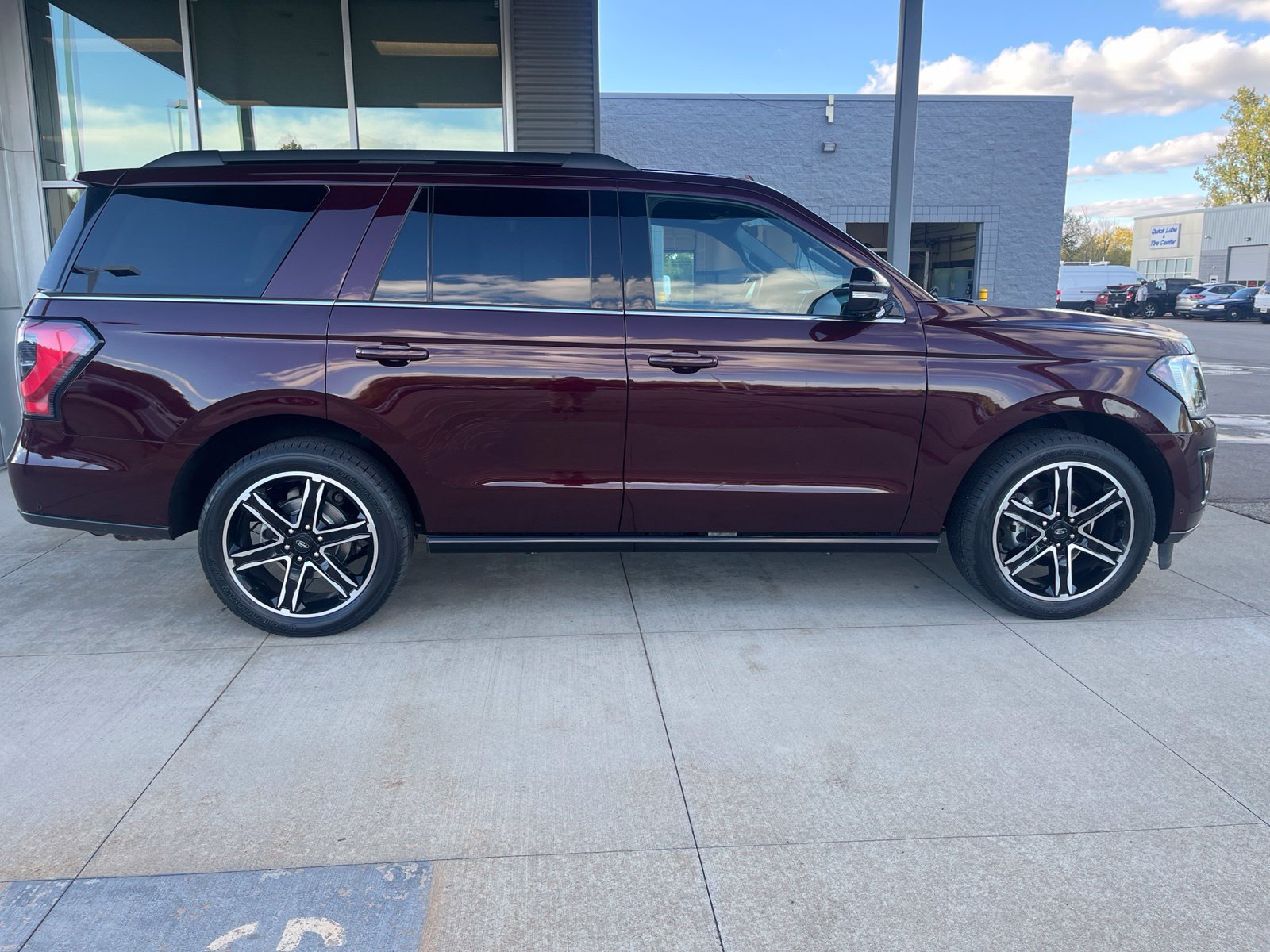 Certified 2020 Ford Expedition Limited w/ Equipment Group 303A AWD/4WD image 8