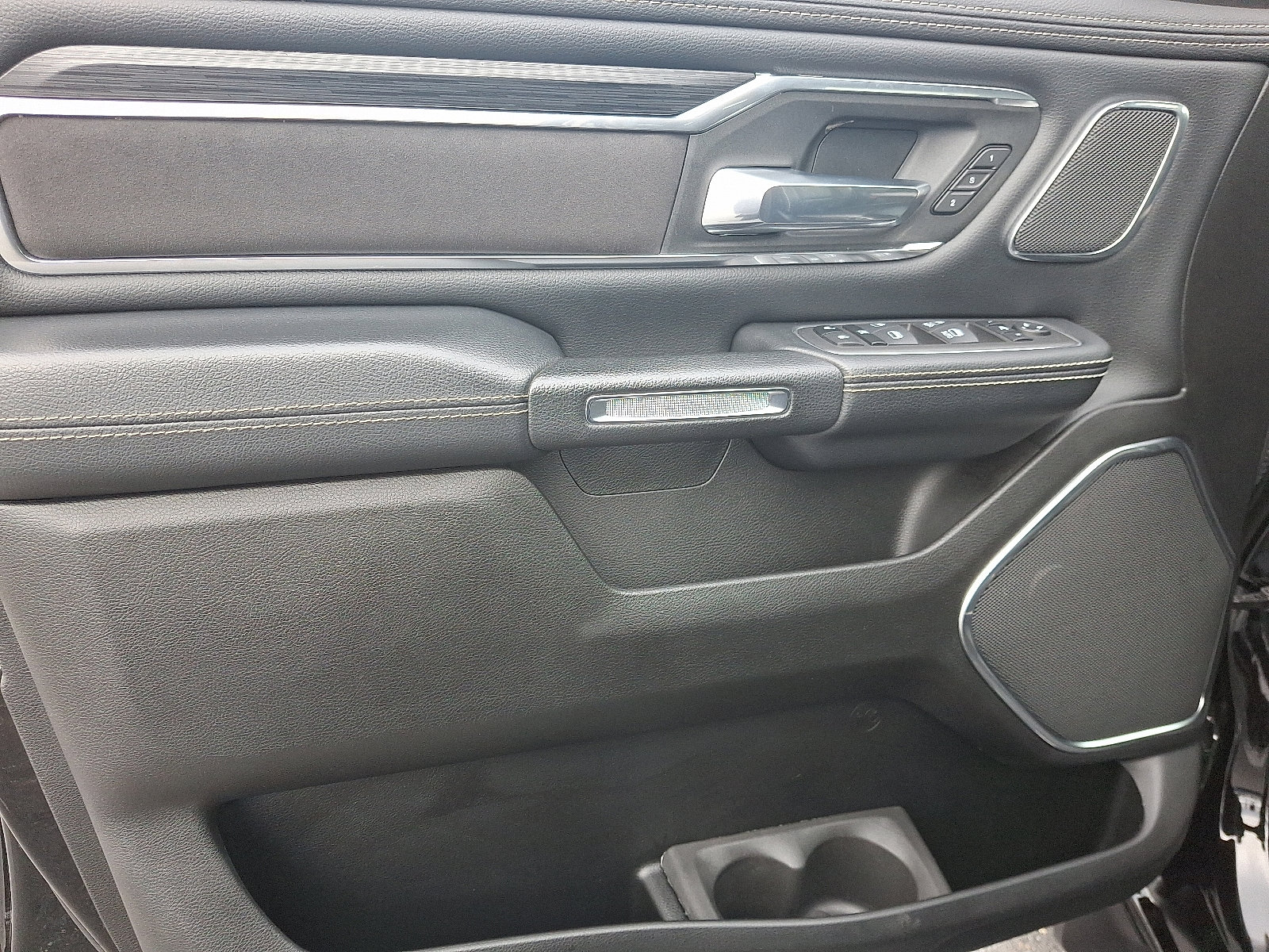 Used 2024 RAM 1500 Laramie image 12