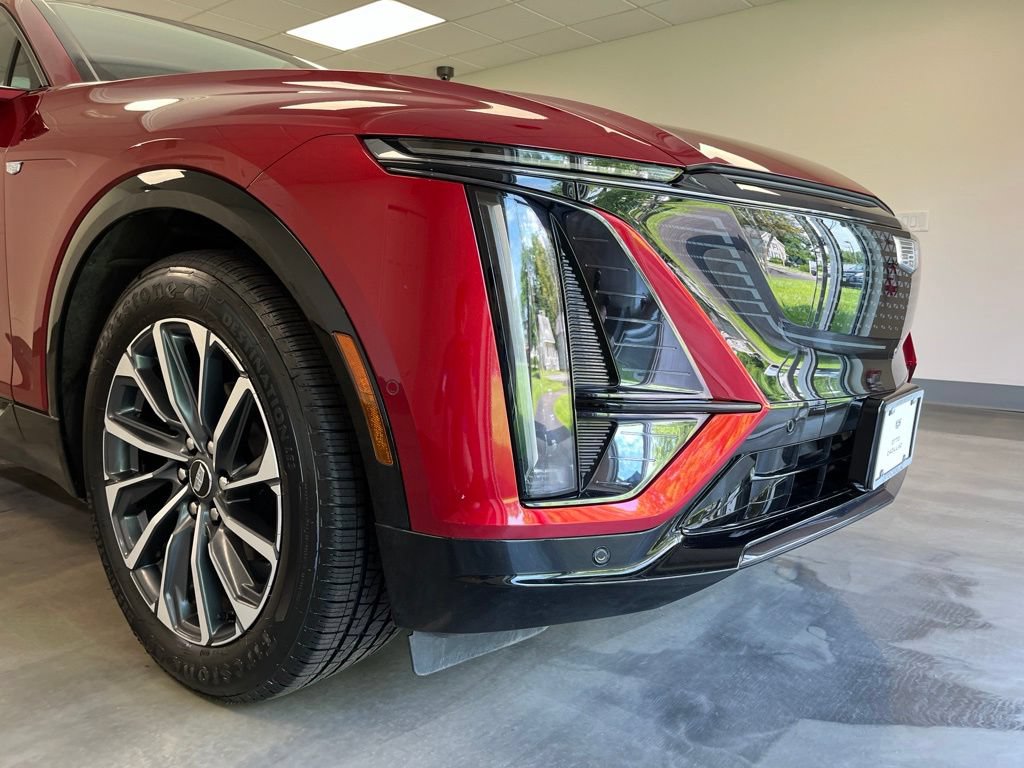 Certified 2024 Cadillac Lyriq Sport w/ LPO, Floor Liner Package AWD/4WD image 6