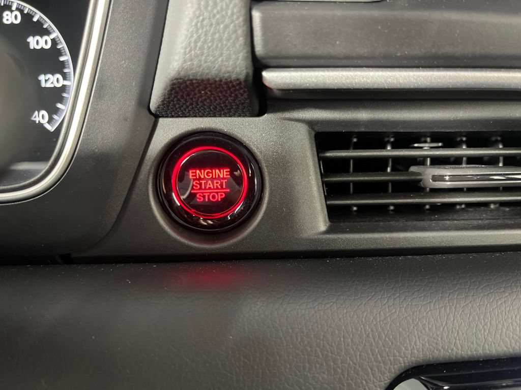 Certified 2025 Honda Pilot Sport image 30