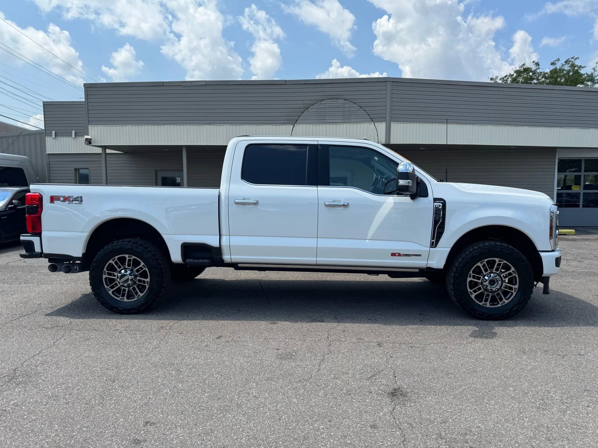 Used 2024 Ford F250 Limited w/ FX4 Off-Road Package image 4