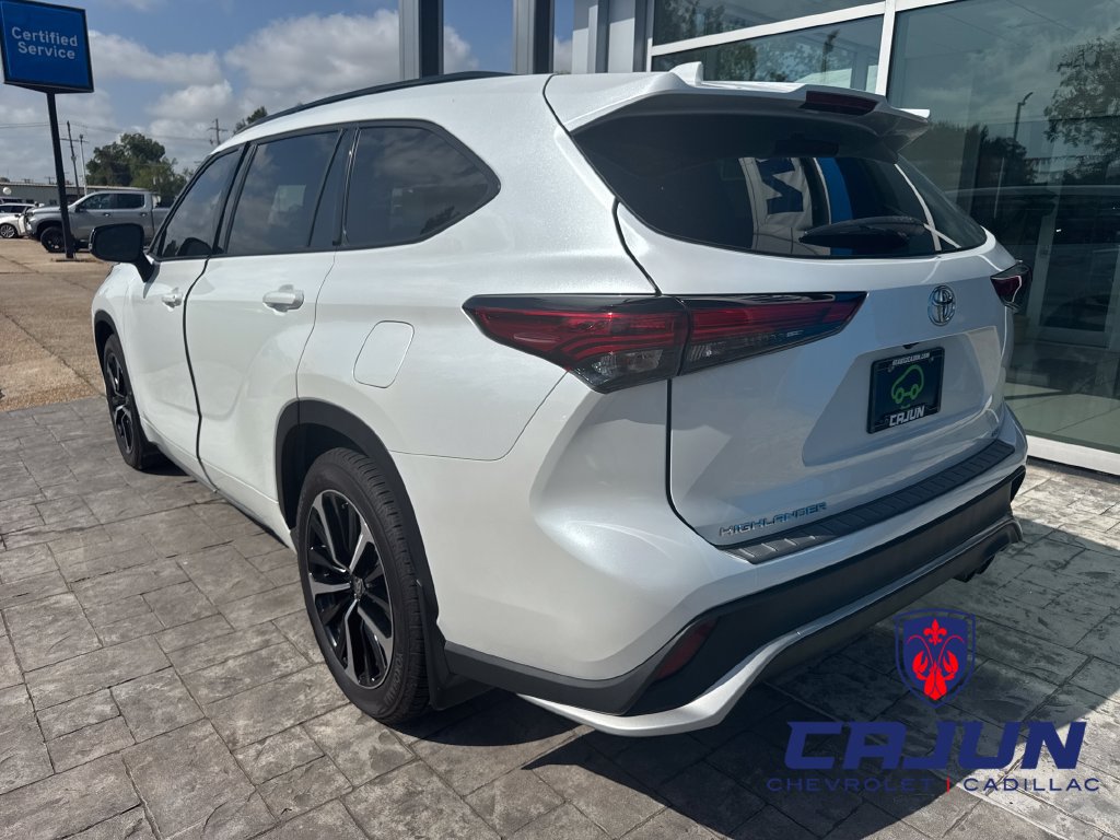 Used 2022 Toyota Highlander XSE FWD image 4