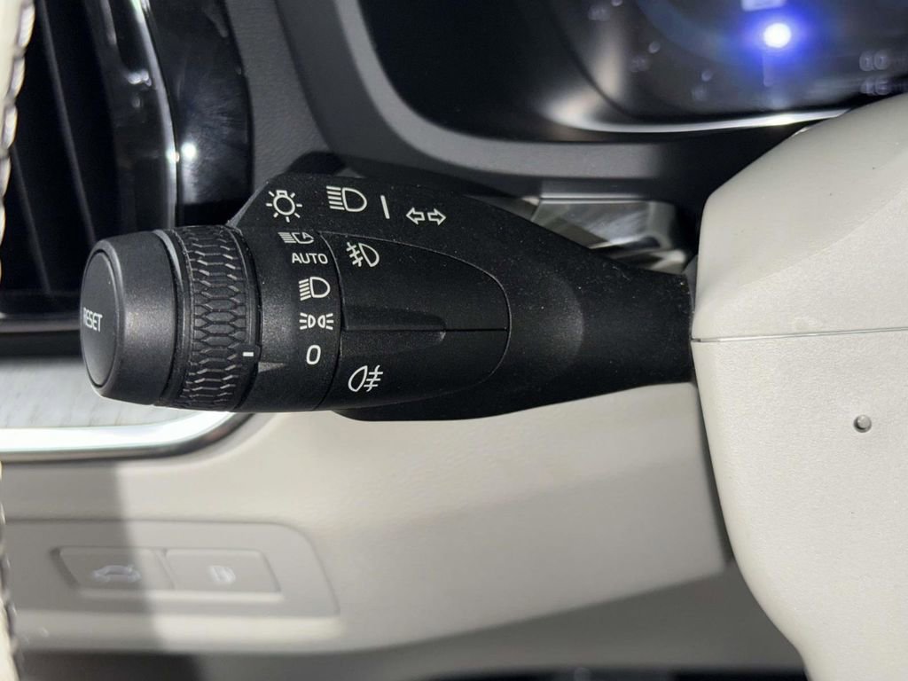 Used 2025 Volvo S60 T8 Plus image 26