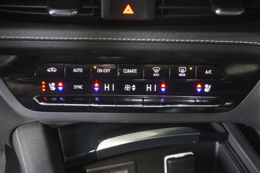 Used 2021 Buick Envision Avenir w/ Technology Package II image 22