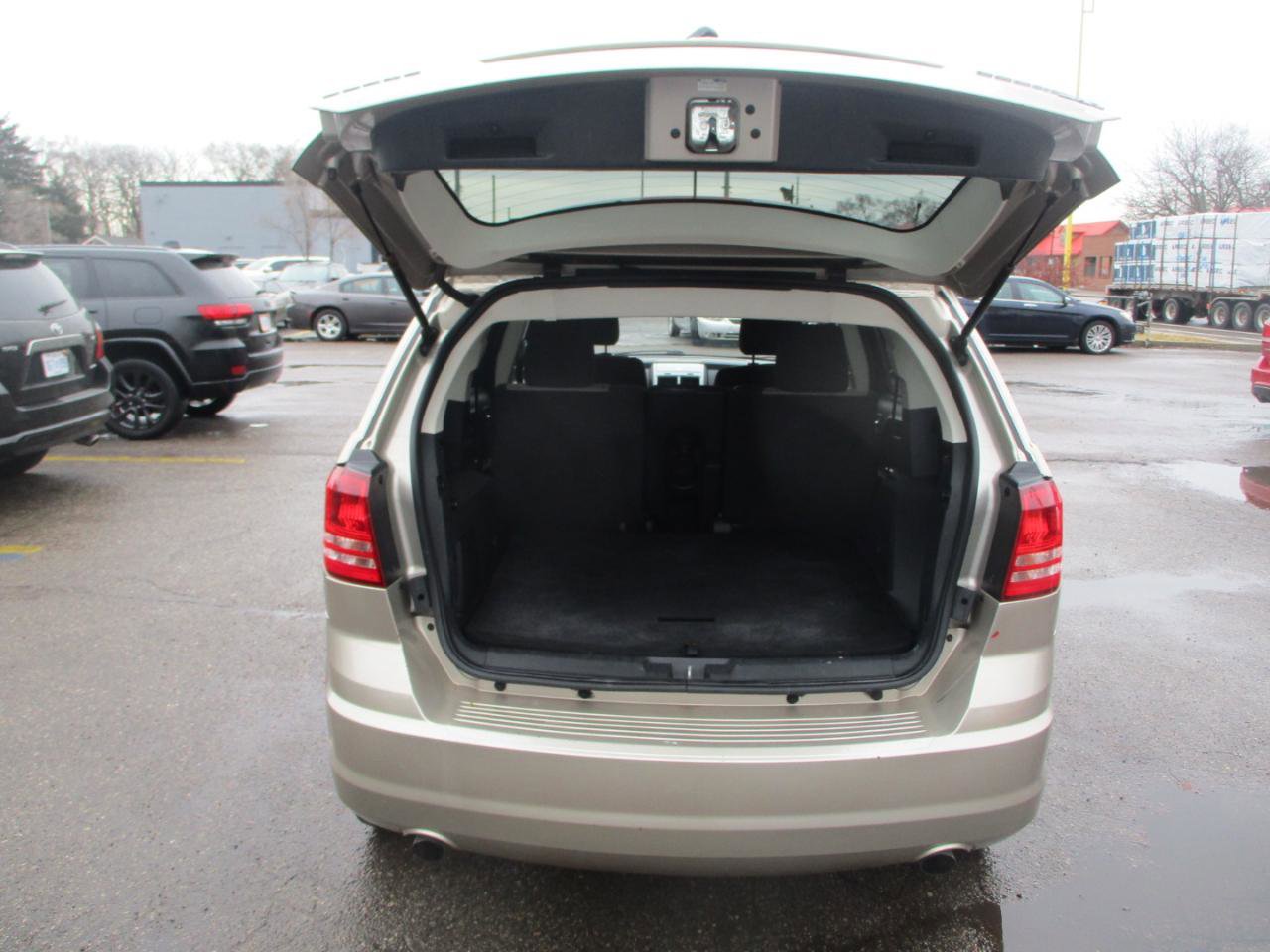 Used 2009 Dodge Journey SXT w/ Rear Seat Video Group I FWD image 6