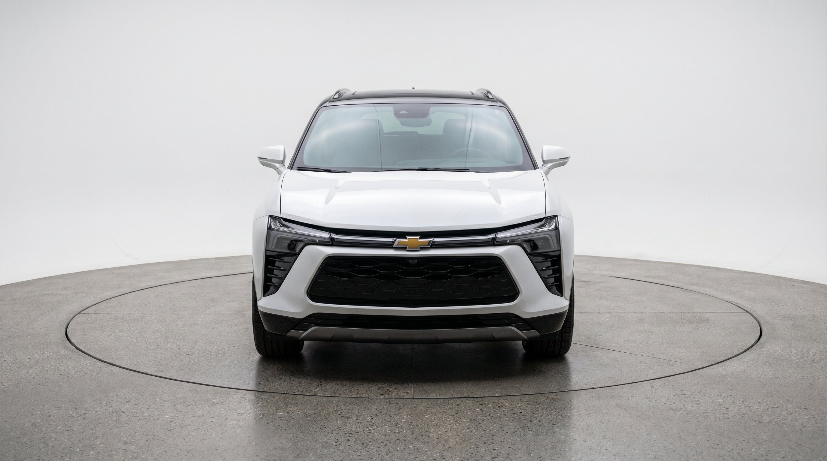 Used 2025 Chevrolet Blazer LT FWD image 2