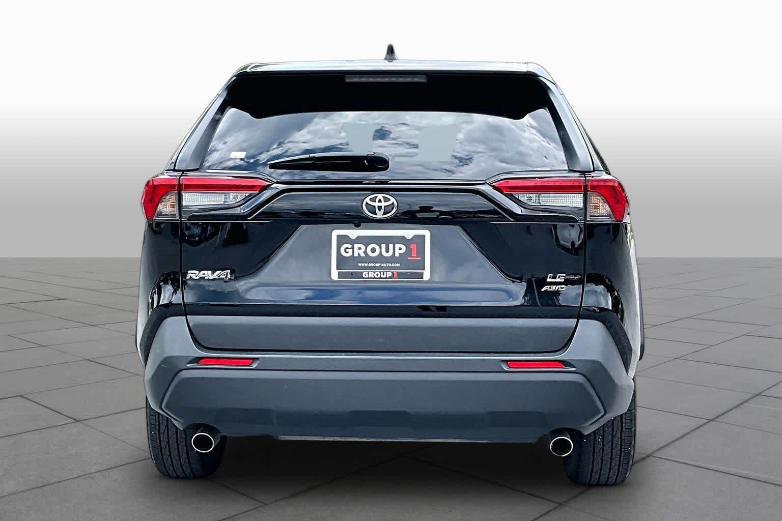 Used 2025 Toyota RAV4 LE AWD/4WD image 5