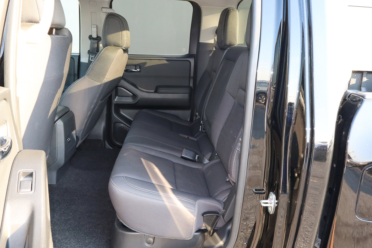 Used 2024 Nissan Frontier SV image 8