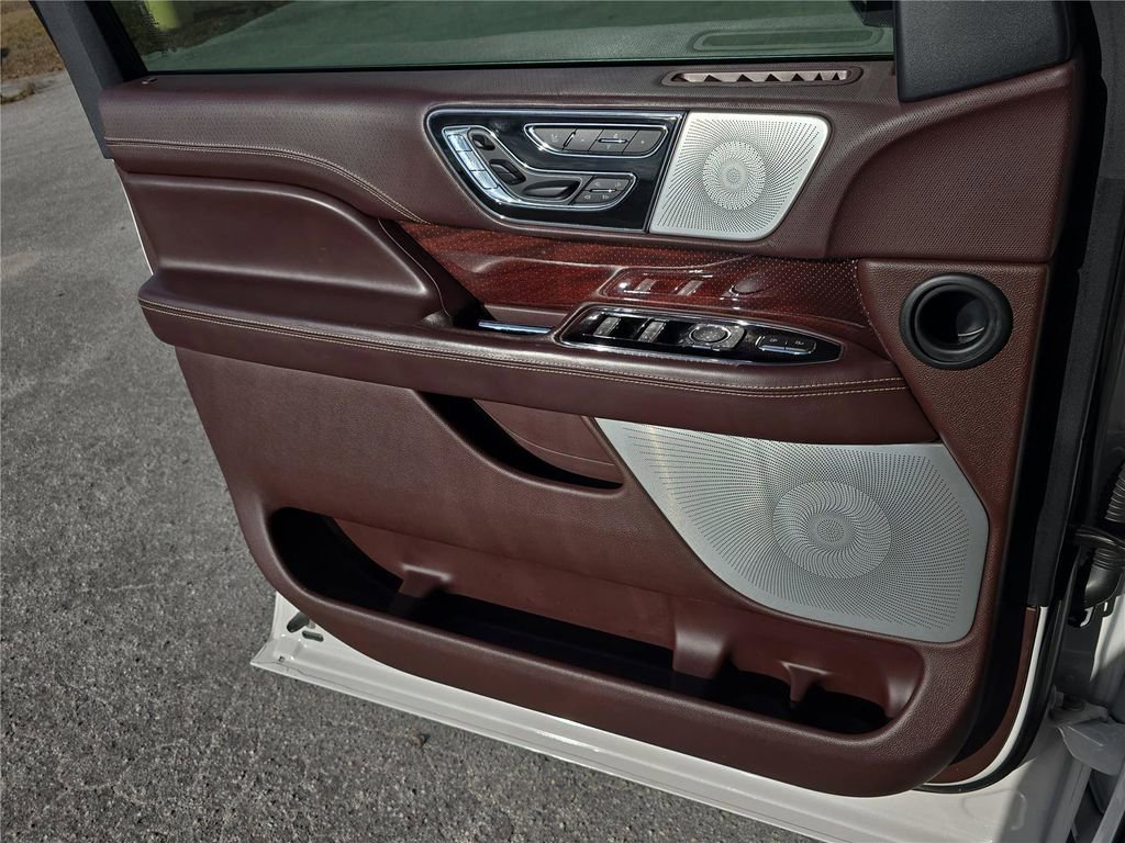 Used 2019 Lincoln Navigator Black Label w/ Cargo Package image 18