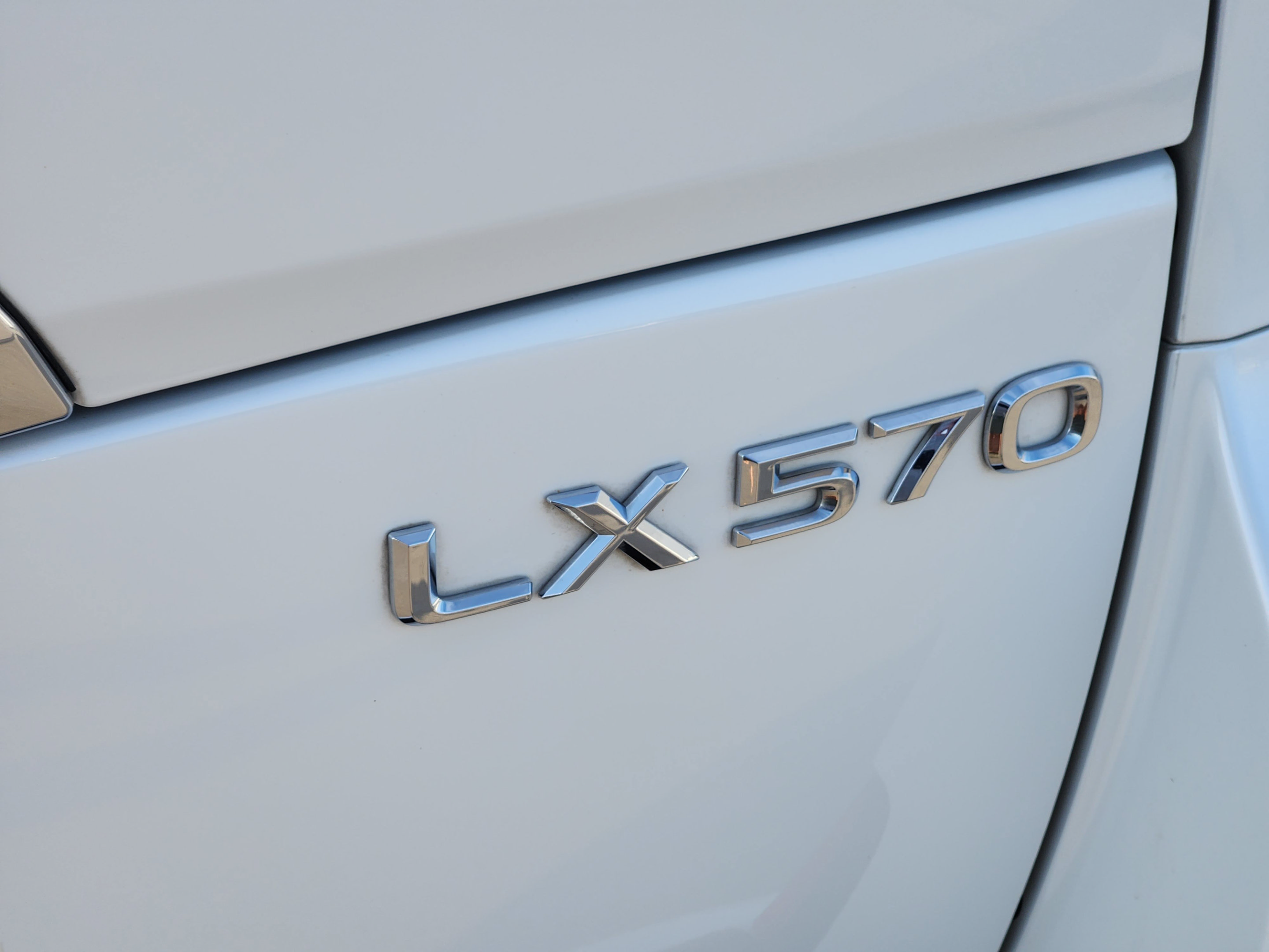 Used 2016 Lexus LX 570 4WD w/ Luxury Package image 38