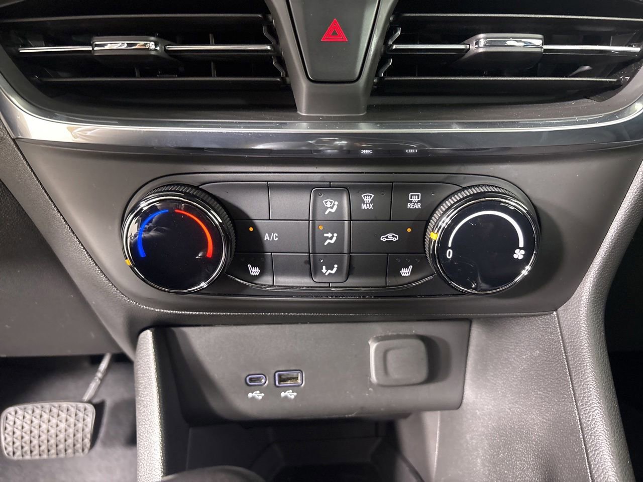 Used 2024 Buick Encore GX Preferred w/ Comfort Package FWD image 15