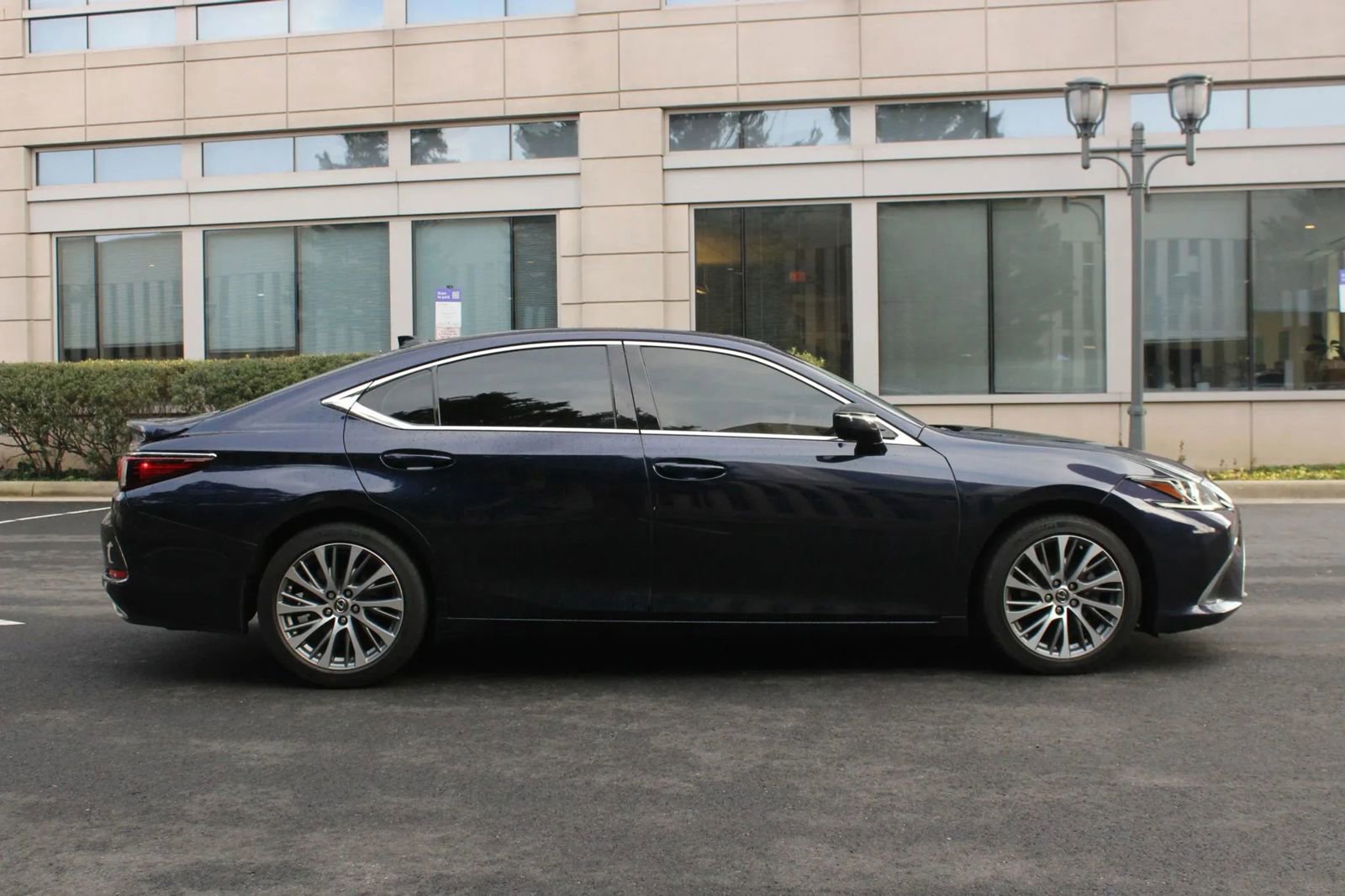 Used 2021 Lexus ES 350 w/ Premium Package image 6