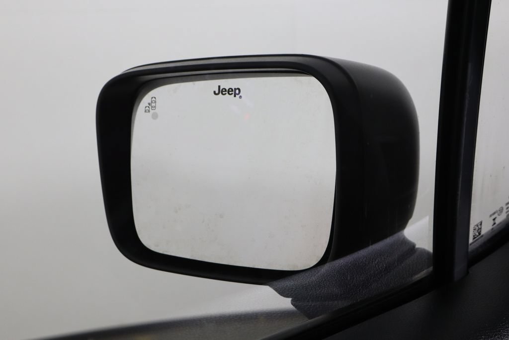 Used 2023 Jeep Renegade Latitude w/ Sun & Fun Group AWD/4WD image 40