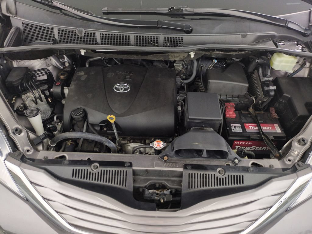 Used 2017 Toyota Sienna XLE Premium w/ Protection Package FWD image 25