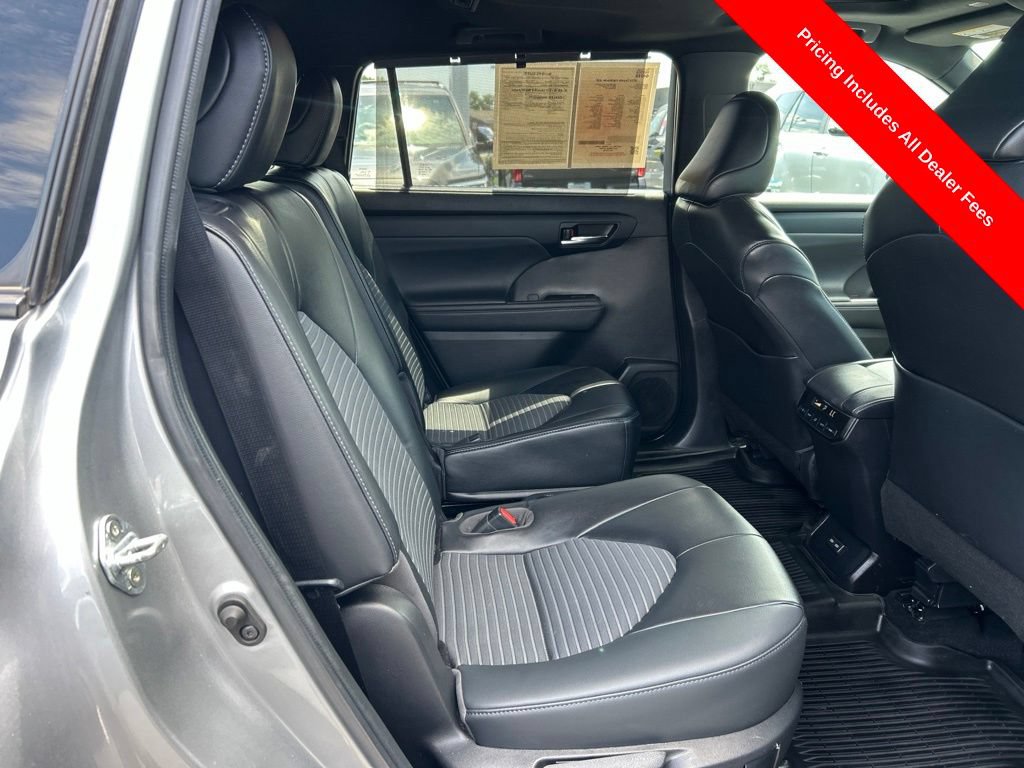 Used 2022 Toyota Highlander XSE FWD image 23