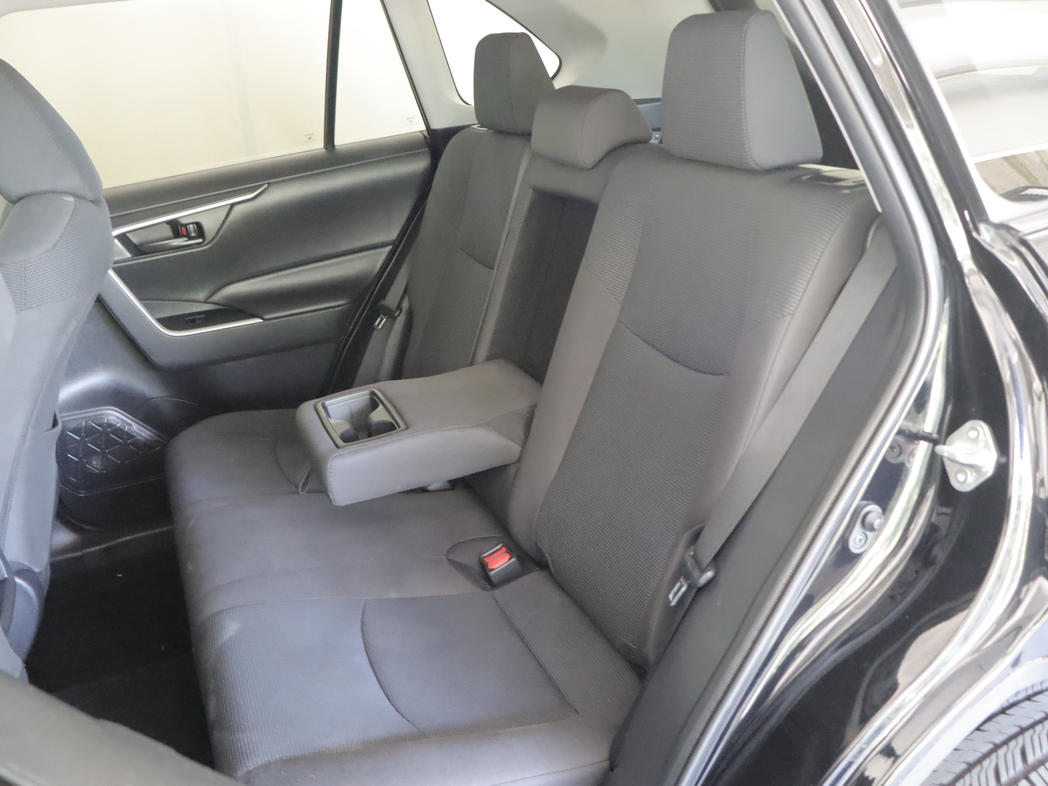 Used 2019 Toyota RAV4 LE AWD/4WD image 8