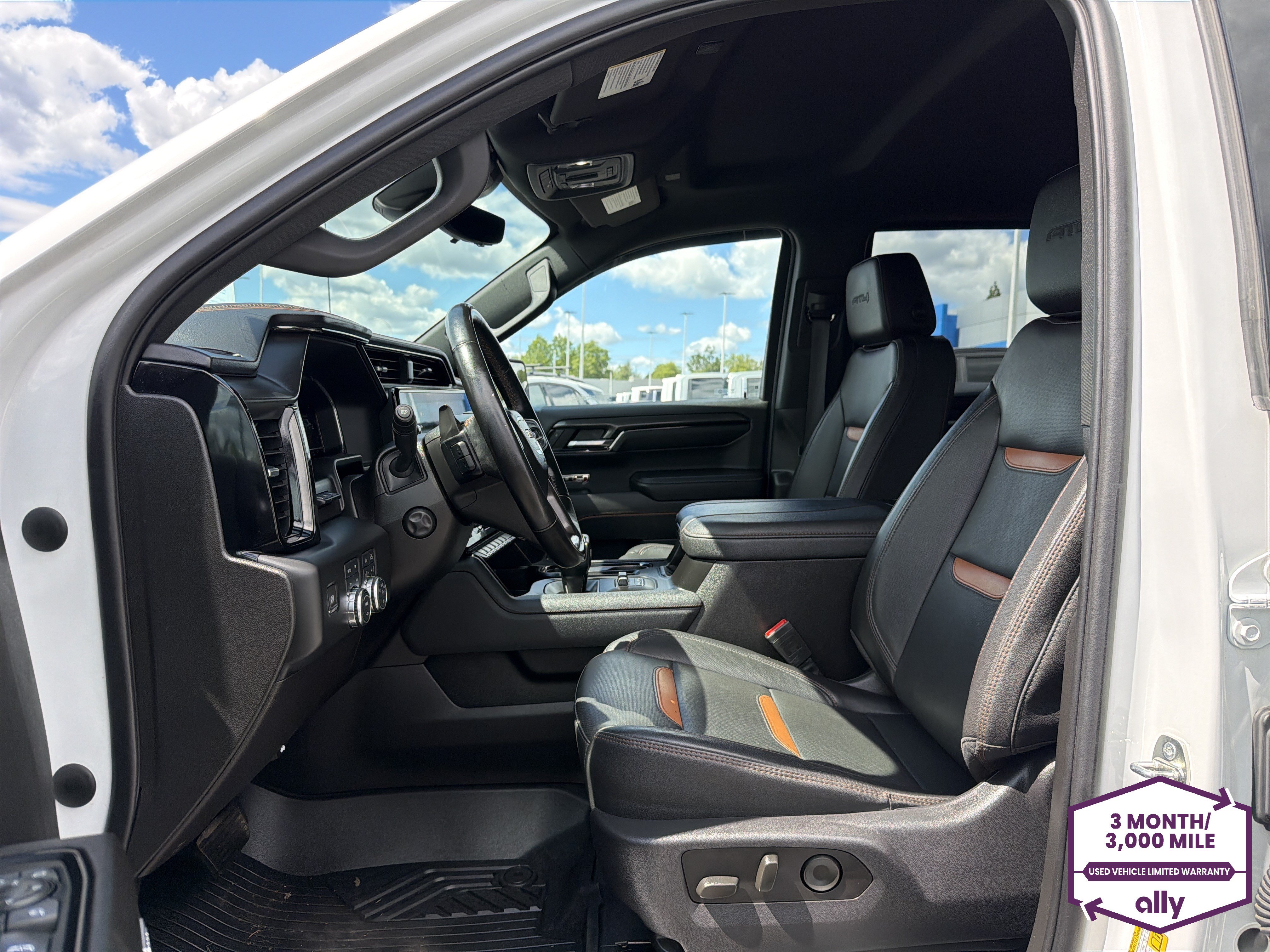 Used 2023 GMC Sierra 1500 AT4 w/ Technology Package AWD/4WD image 9