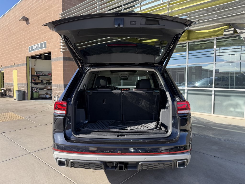 Used 2024 Volkswagen Atlas Peak Edition SE AWD/4WD image 40