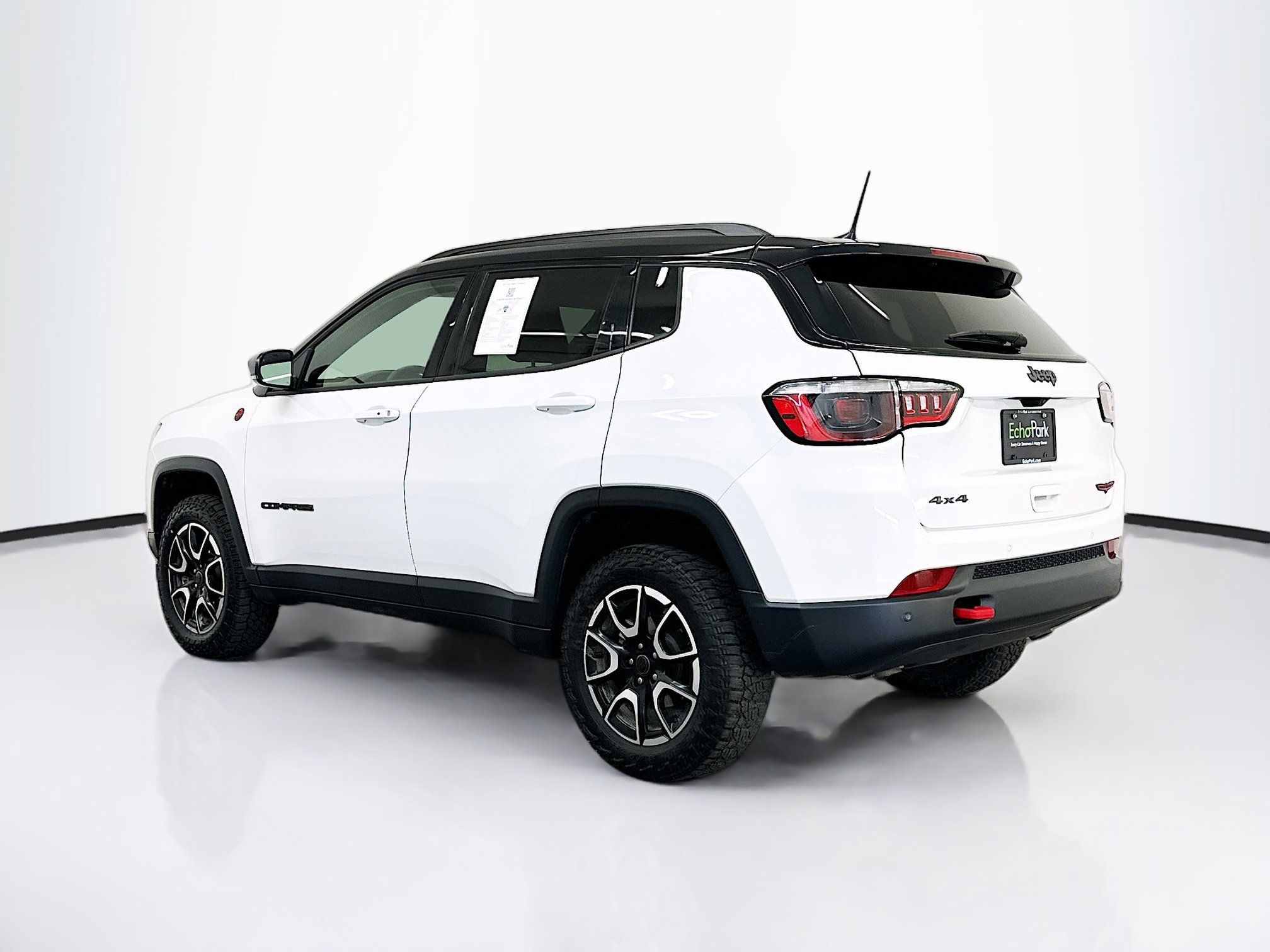 Used 2025 Jeep Compass Trailhawk AWD/4WD image 5