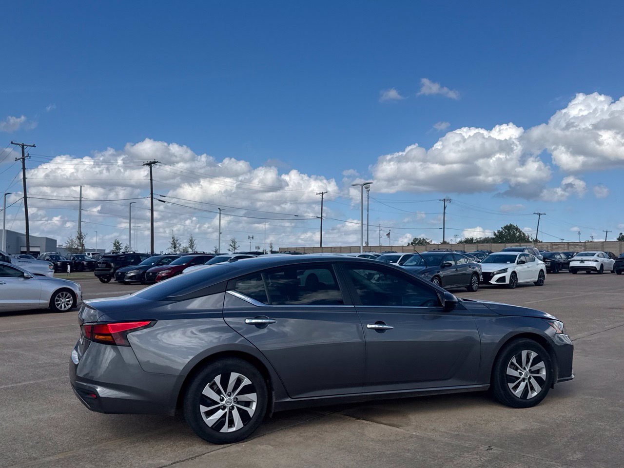Used 2025 Nissan Altima 2.5 S FWD image 27