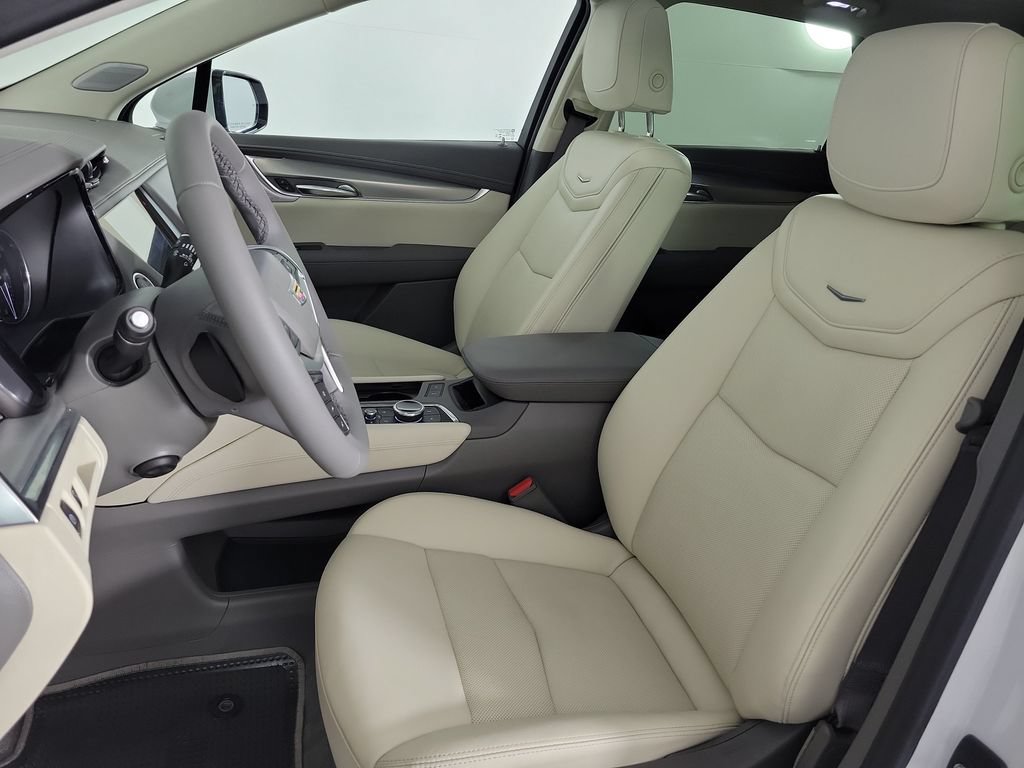 Certified 2022 Cadillac XT5 Premium Luxury FWD image 16