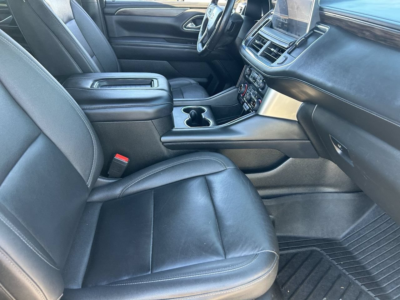 Used 2022 Chevrolet Tahoe LT w/ Luxury Package AWD/4WD image 12