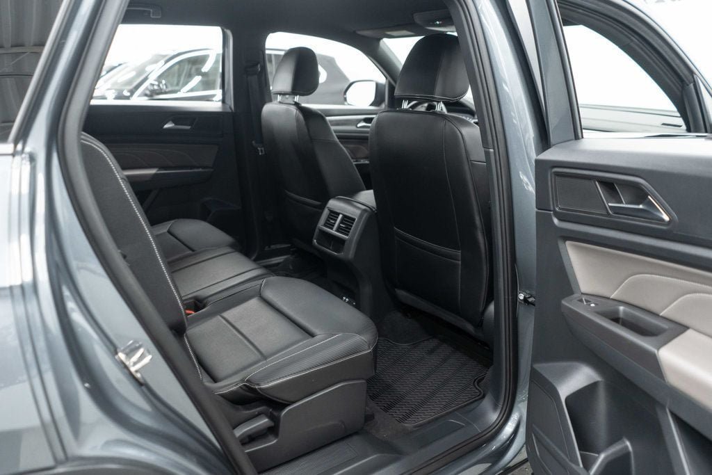 Used 2023 Volkswagen Atlas Cross Sport SE w/ Black Wheel Package AWD/4WD image 12