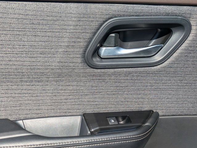 Used 2023 Nissan Rogue SV FWD image 26