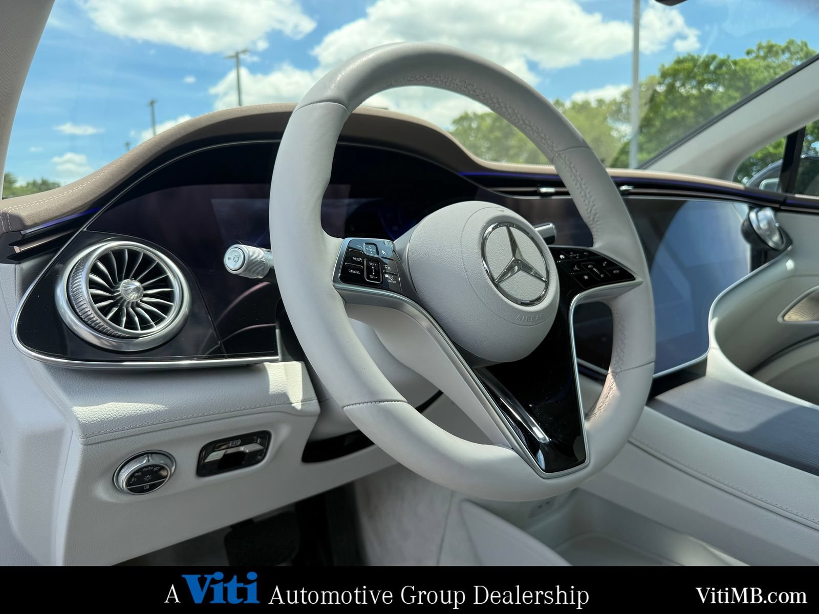 Certified 2022 Mercedes-Benz EQS 580 4MATIC Sedan image 17