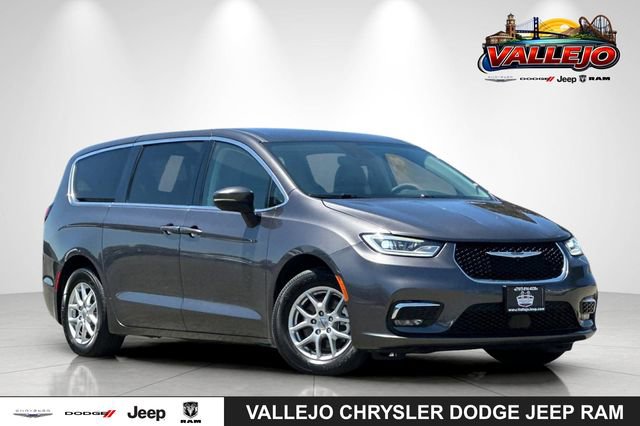Used 2023 Chrysler Pacifica Touring-L