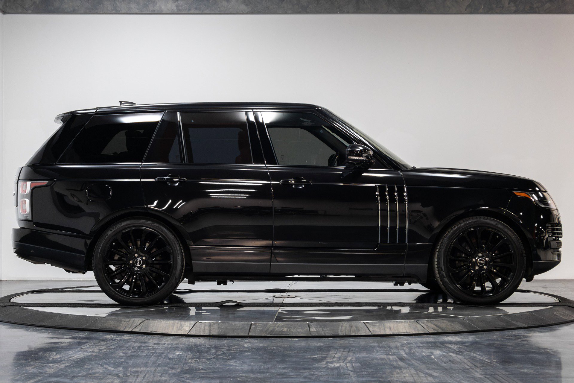 Used 2022 Land Rover Range Rover Autobiography image 17