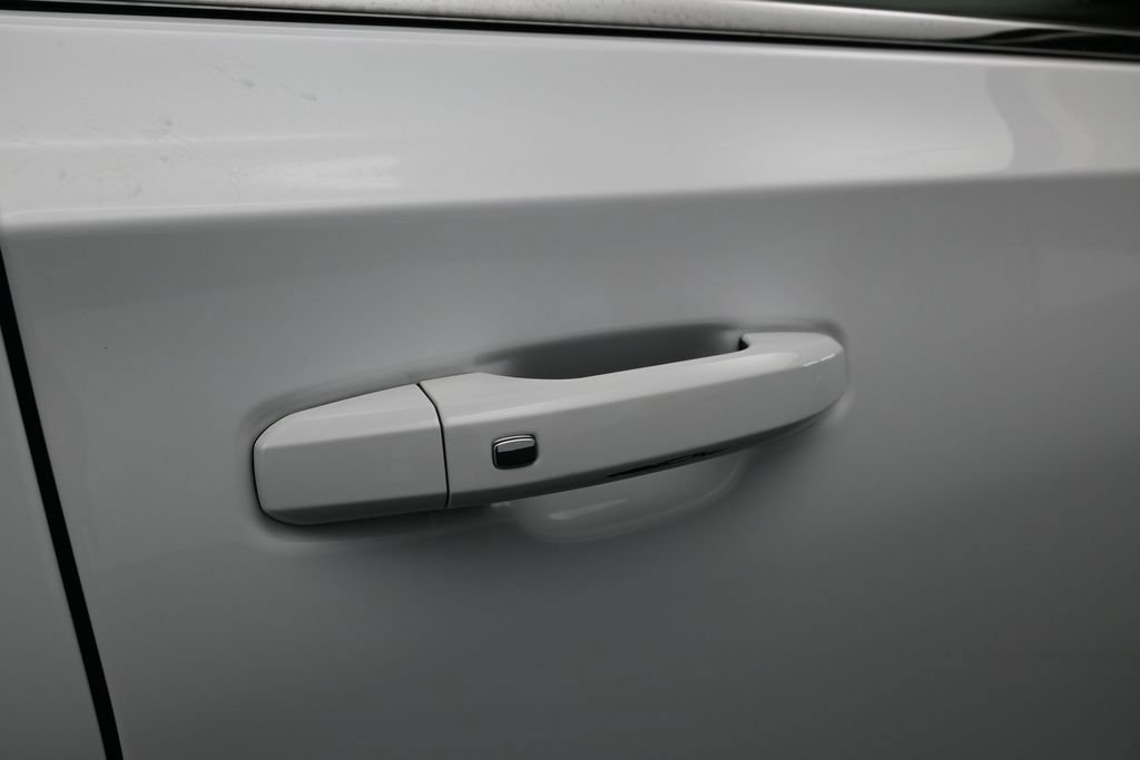 Used 2025 Chevrolet Suburban LT RWD image 48