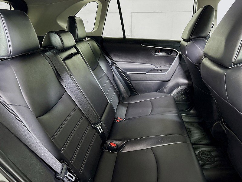 Used 2022 Toyota RAV4 XLE Premium image 27