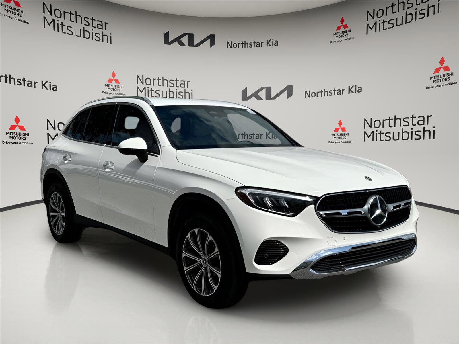 Used 2023 Mercedes-Benz GLC 300 4MATIC image 5