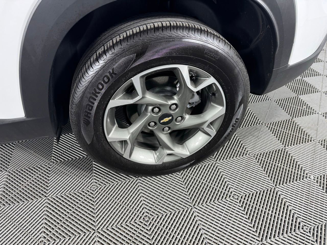 Used 2025 Chevrolet Trax LT w/ LT Convenience Package FWD image 44