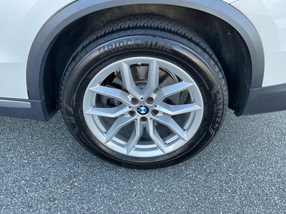 Used 2022 BMW X5 xDrive40i w/ Premium Package AWD/4WD image 22