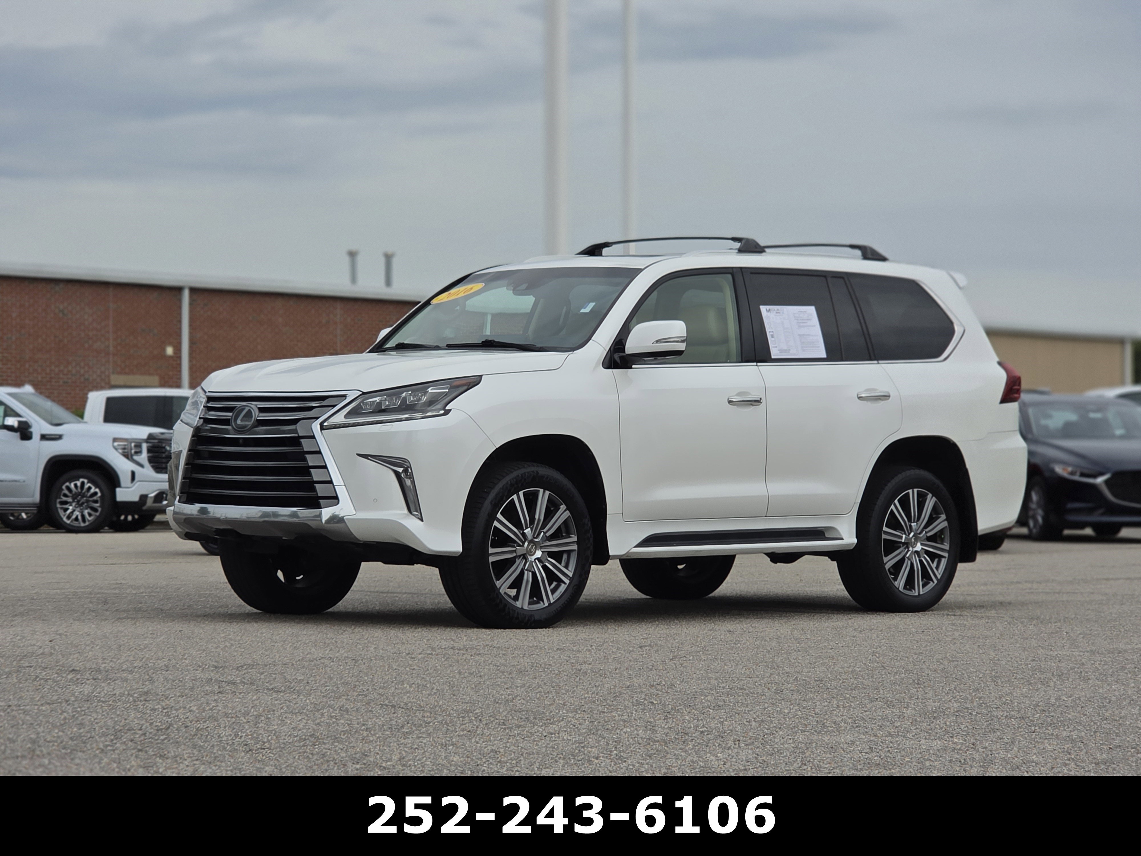 Used 2016 Lexus LX 570 4WD w/ Luxury Package image 3