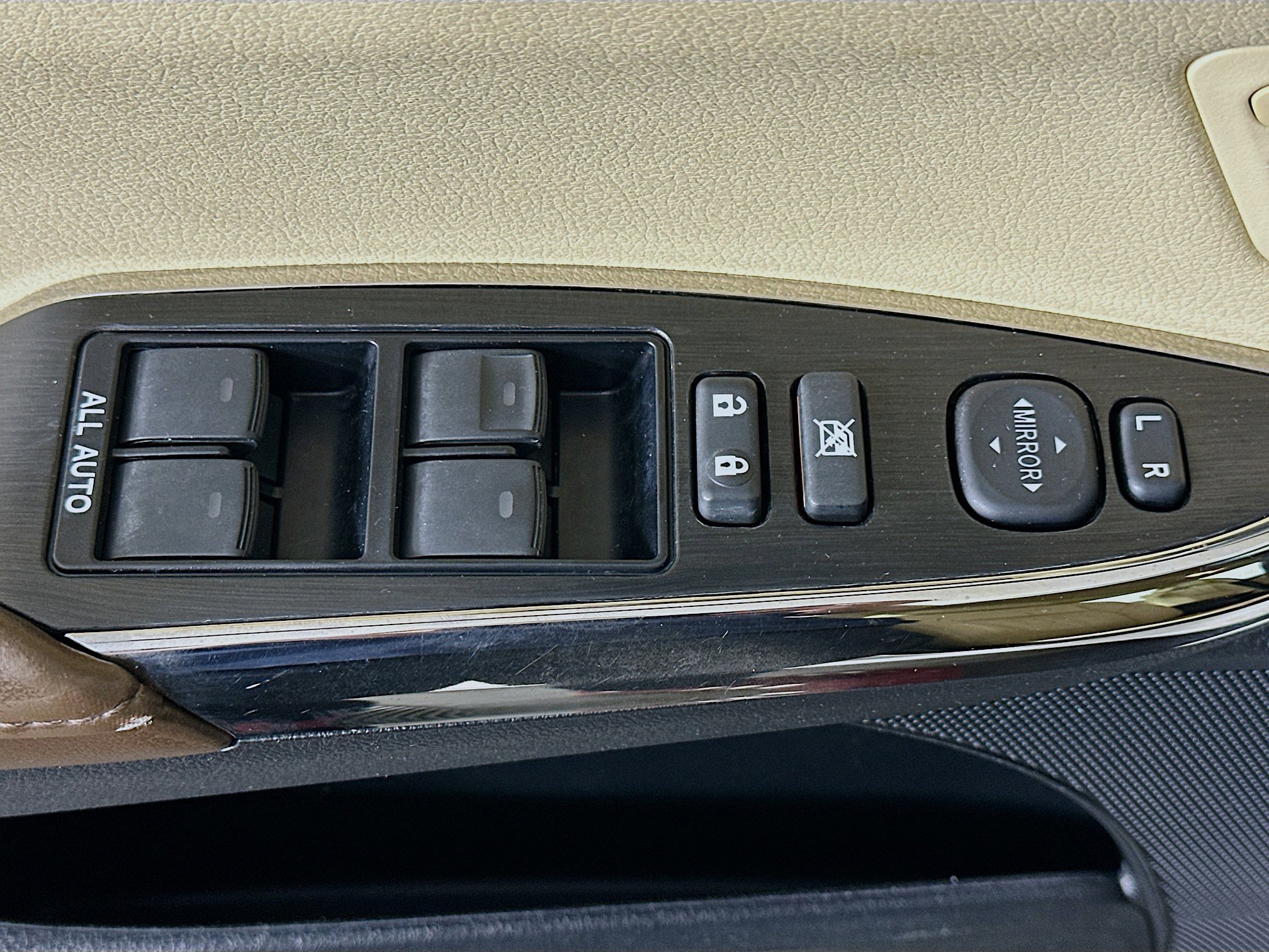 Used 2016 Toyota Avalon Limited w/ Toyota Safety Sense Package FWD image 15
