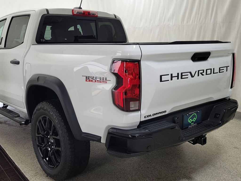 Certified 2024 Chevrolet Colorado Trail Boss w/ LPO, Dark Essentials Package AWD/4WD image 7