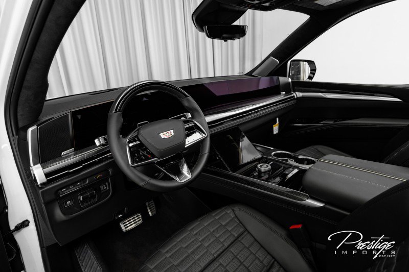 Used 2025 Cadillac Escalade ESV V image 24