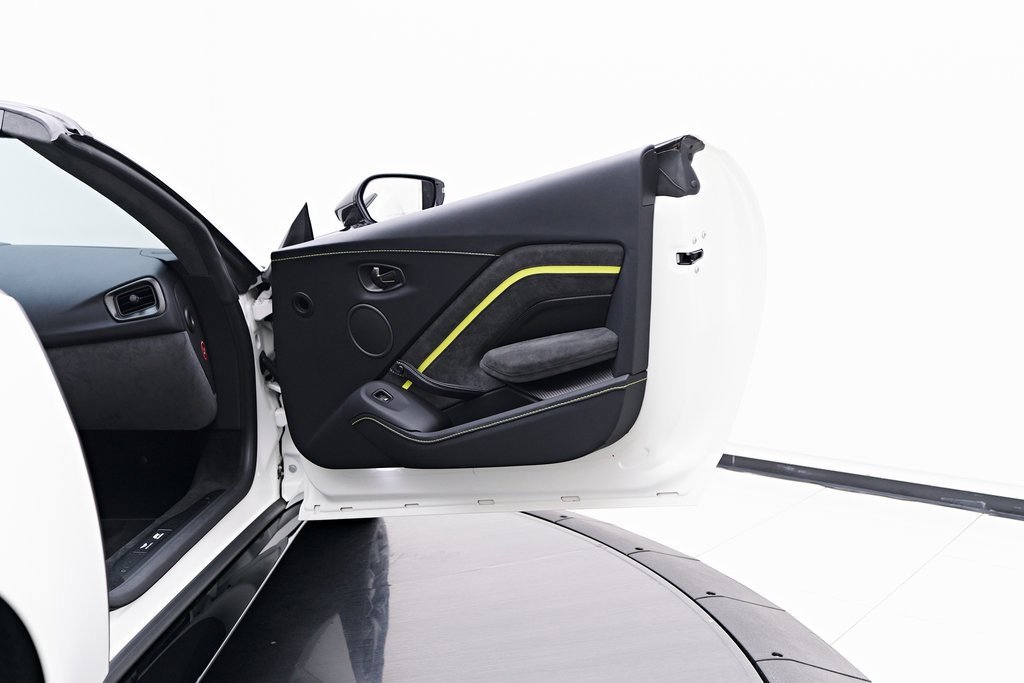 Used 2023 Aston Martin V8 Vantage Roadster image 37