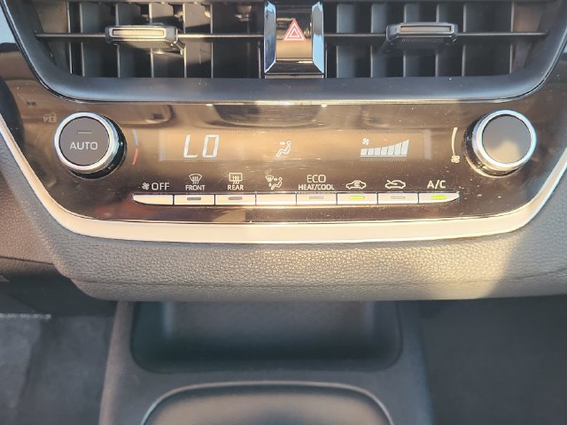Used 2025 Toyota Corolla LE FWD image 18