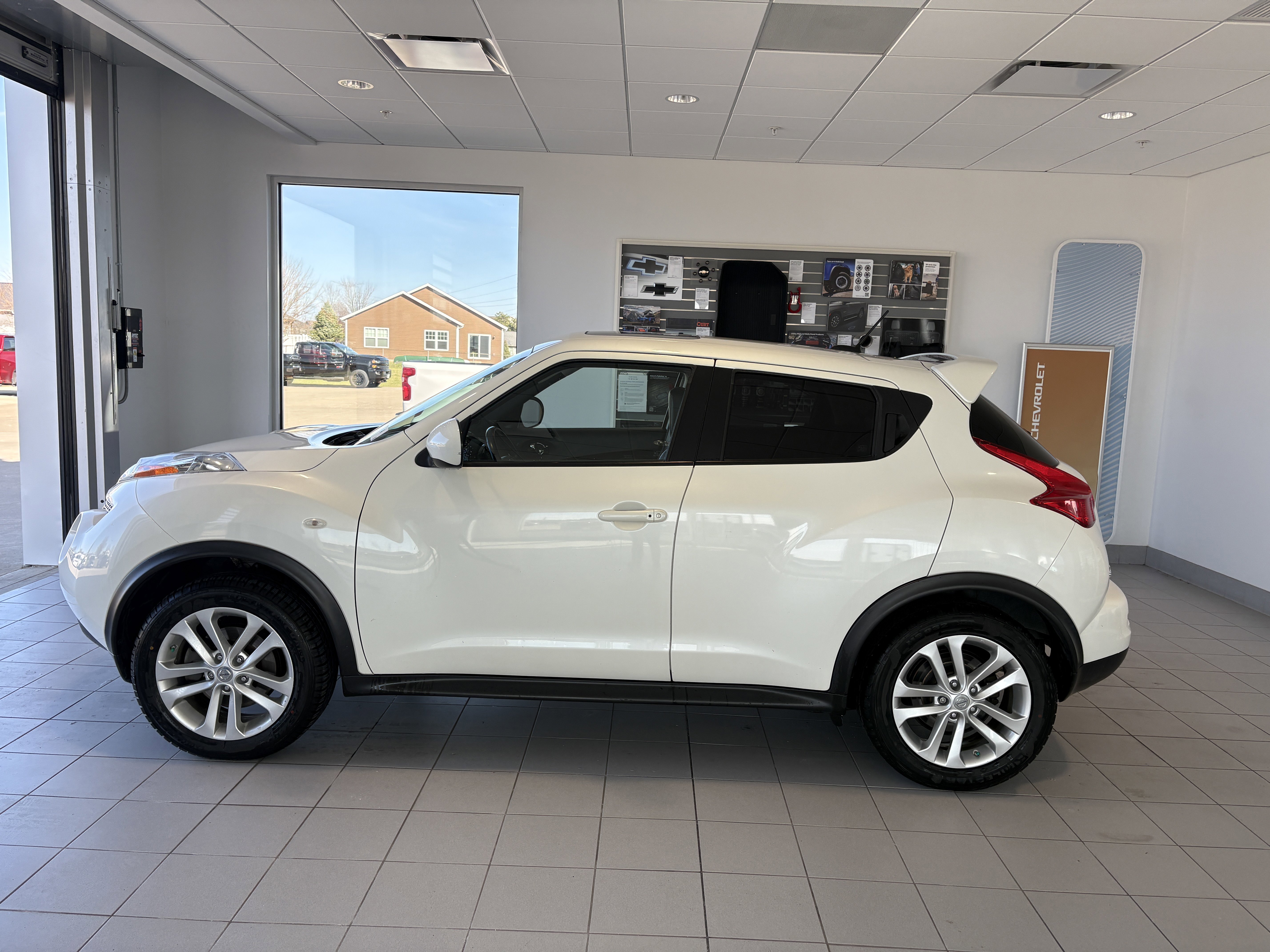 Used 2014 Nissan Juke SL image 2