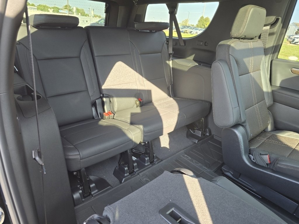 New 2026 Chevrolet Suburban High Country image 12