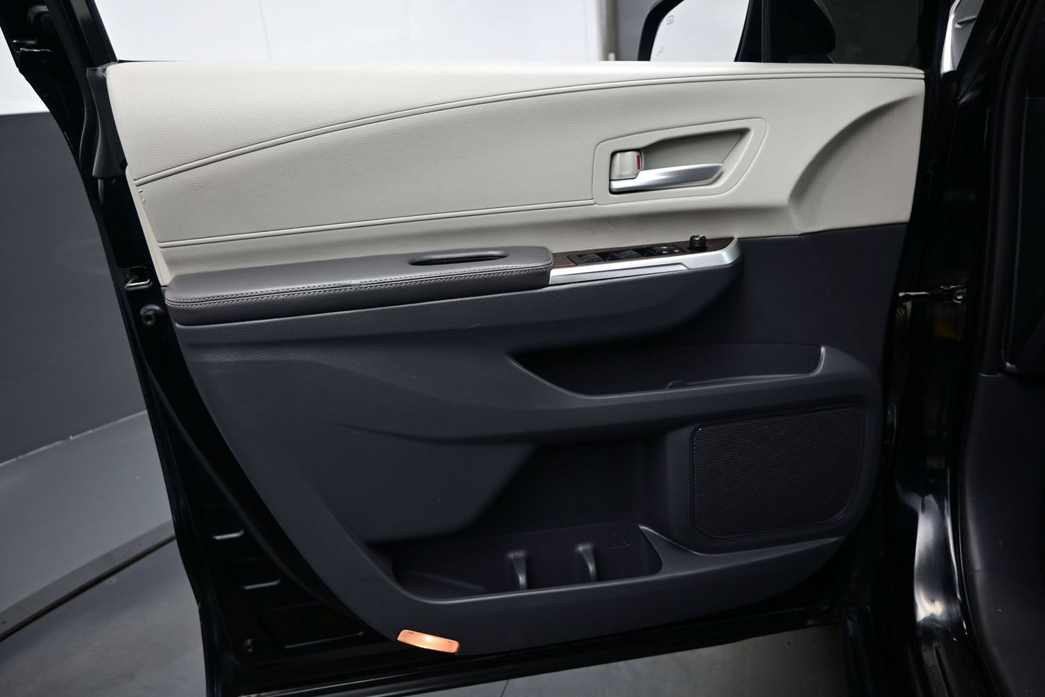 Used 2022 Toyota Sienna XLE FWD image 9