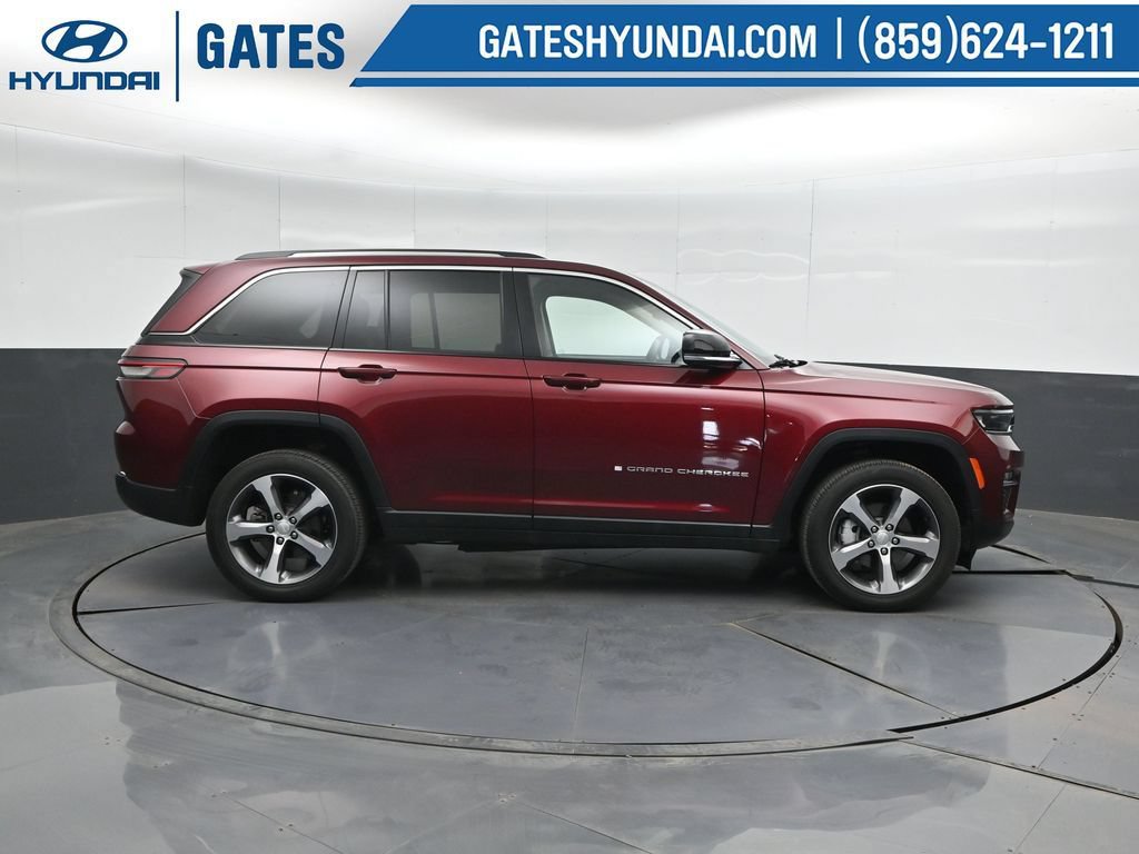 Used 2023 Jeep Grand Cherokee Limited AWD/4WD image 3